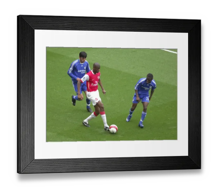 Framed Print : Abou Diaby (Arsenal) Paolo Ferriera and Shaun Wright-Phillips (Chelsea) Framed Print : Abou Diaby (Arsenal) Paolo Ferriera and Shaun Wright-Phillips (Chelsea)