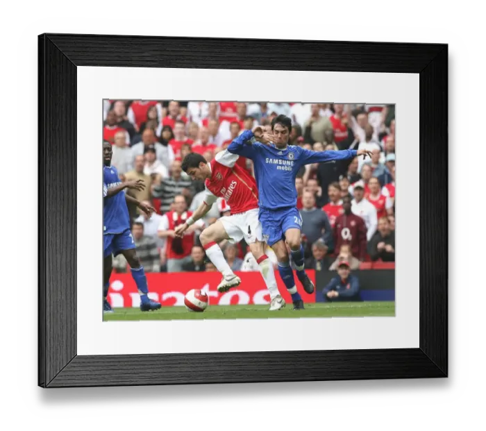 Framed Print : Cesc Fabregas (Arsenal) Paulo Ferreira (Chelsea) Framed Print : Cesc Fabregas (Arsenal) Paulo Ferreira (Chelsea)