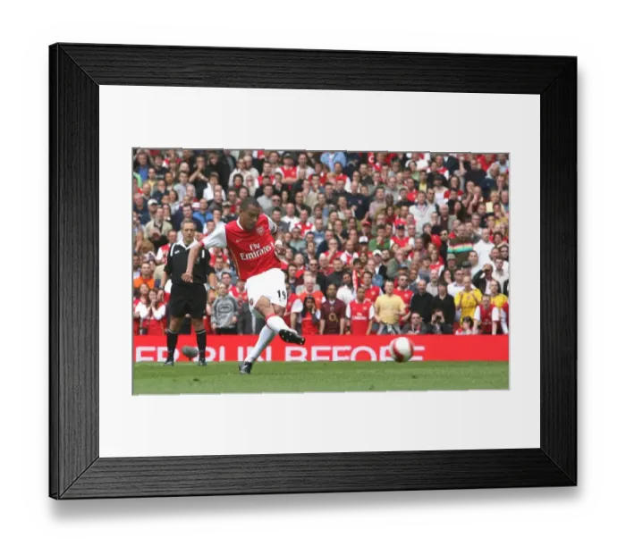 Framed Print : Gilberto Scores the Penalty: Arsenal vs. Chelsea, 1-1 Framed Print : Gilberto Scores the Penalty: Arsenal vs. Chelsea, 1-1
