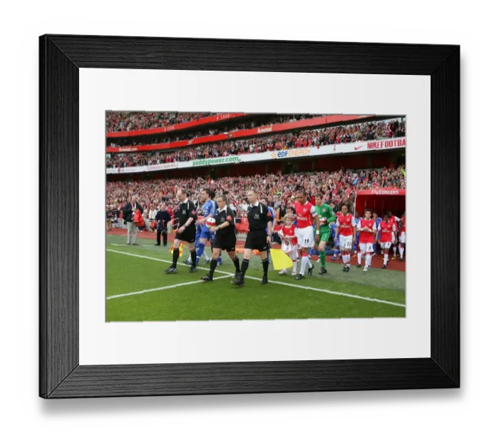 Framed Print : Arsenal captain Gilberot leads the team out for the last home game of the season Framed Print : Arsenal captain Gilberot leads the team out for the last home game of the season