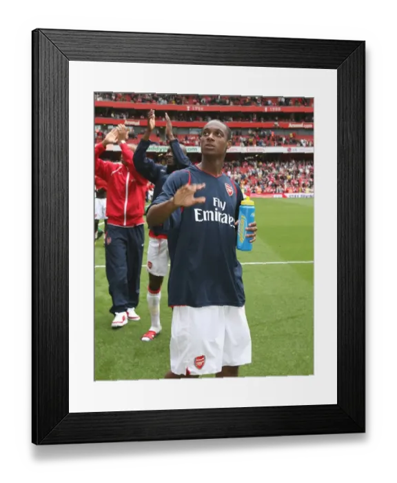 Framed Print : Justin Hoyte in Action: Arsenal vs. Chelsea, 1:1 Stalemate, FA Premiership, Emirates Stadium, 6 / 5 / 07