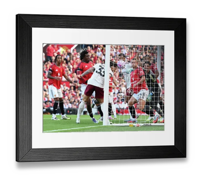 Framed Print : Manchester United v Arsenal - Premier League