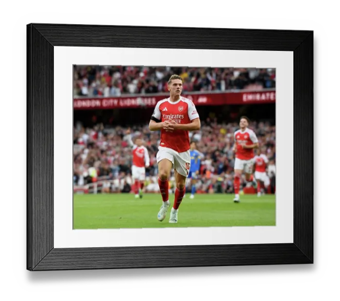 Framed Print : Arsenal v Leeds United - Premier League