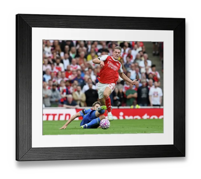Framed Print : Arsenal v Leeds United - Premier League