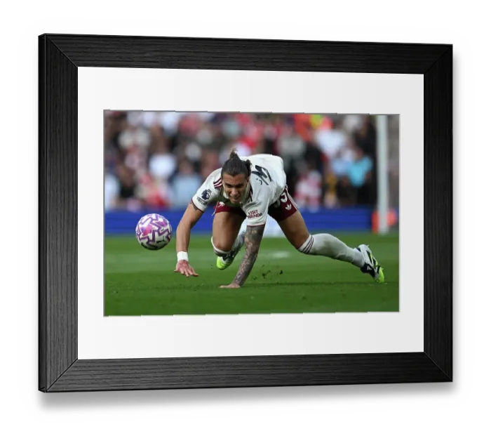 Framed Print : Liverpool v Arsenal - Premier League Framed Print : Liverpool v Arsenal - Premier League