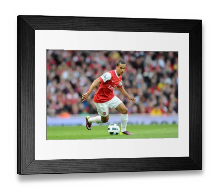 Framed Print : Theo Walcott's Determined Standoff at Emirates: Arsenal vs. Blackburn Rovers, 0-0 Barclays Premier League (April 2011)