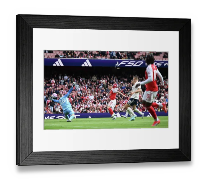 Framed Print : Arsenal v Nottingham Forest - Premier League