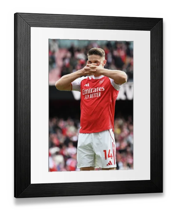 Framed Print : Arsenal v Nottingham Forest - Premier League