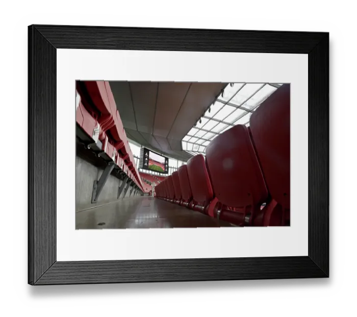 Framed Print : Arsenal v Nottingham Forest - Premier League
