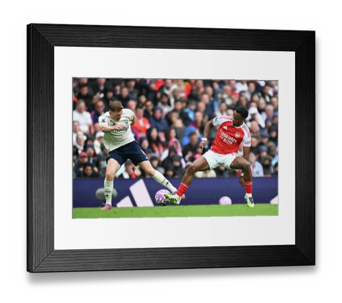 Framed Print : Arsenal v Nottingham Forest - Premier League