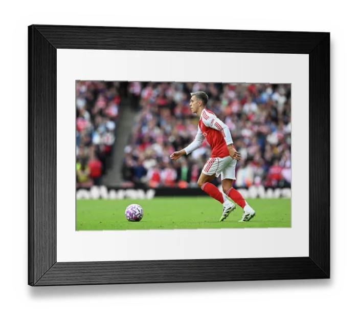 Framed Print : Arsenal v Nottingham Forest - Premier League