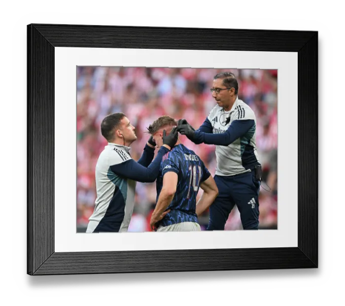 Framed Print : Athletic Club v Arsenal FC - UEFA Champions League 2025 / 26 League Phase MD1