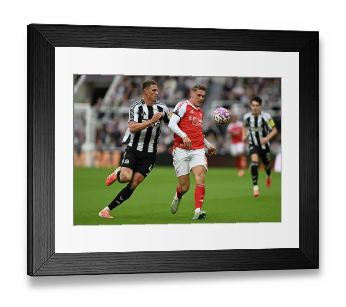 Framed Print : Newcastle United v Arsenal - Premier League Framed Print : Newcastle United v Arsenal - Premier League