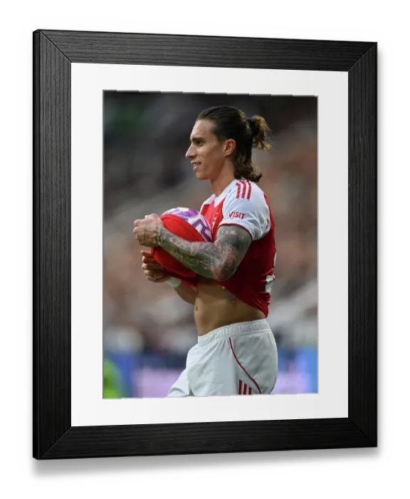 Framed Print : Newcastle United v Arsenal - Premier League Framed Print : Newcastle United v Arsenal - Premier League