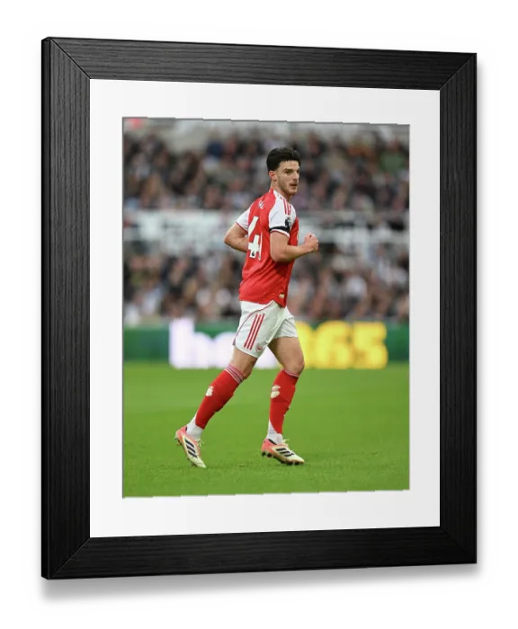 Framed Print : Newcastle United v Arsenal - Premier League