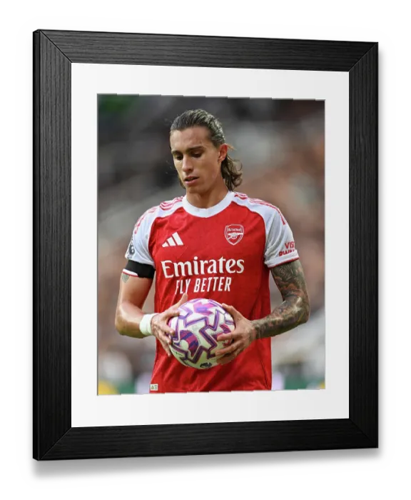 Framed Print : Newcastle United v Arsenal - Premier League