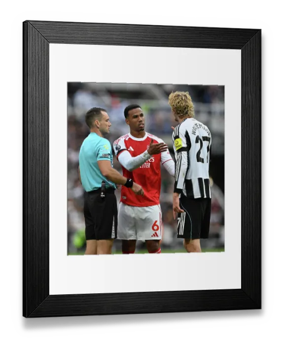 Framed Print : Newcastle United v Arsenal - Premier League Framed Print : Newcastle United v Arsenal - Premier League