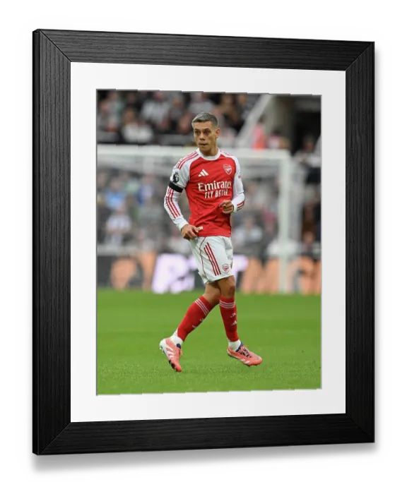 Framed Print : Newcastle United v Arsenal - Premier League