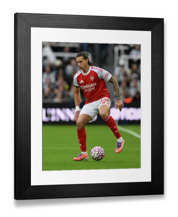 Framed Print : Newcastle United v Arsenal - Premier League