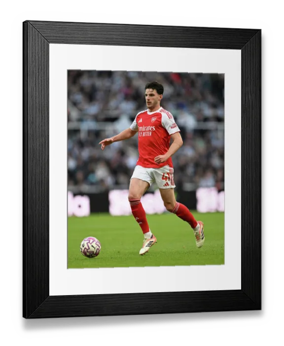 Framed Print : Newcastle United v Arsenal - Premier League