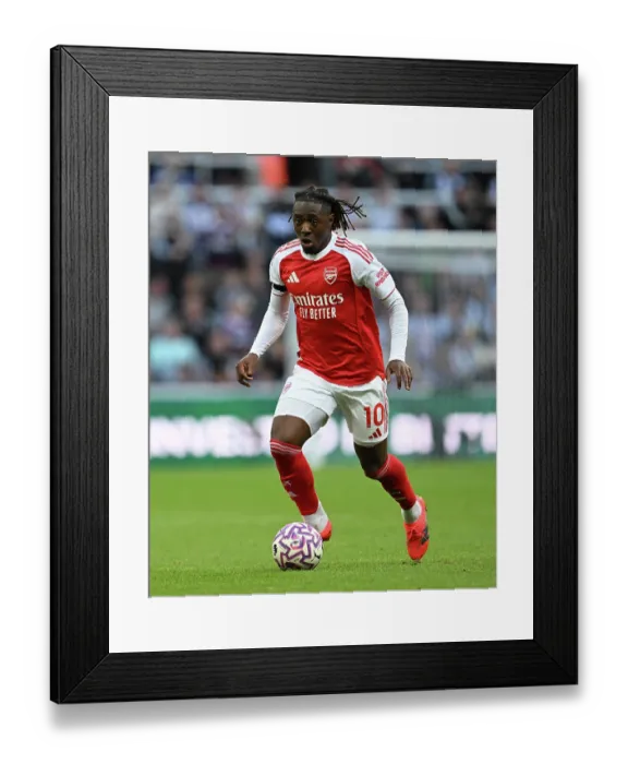 Framed Print : Newcastle United v Arsenal - Premier League