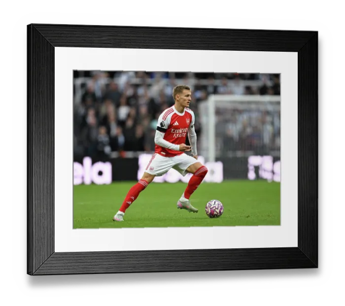 Framed Print : Newcastle United v Arsenal - Premier League
