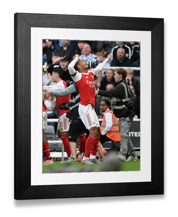 Framed Print : Newcastle United v Arsenal - Premier League Framed Print : Newcastle United v Arsenal - Premier League