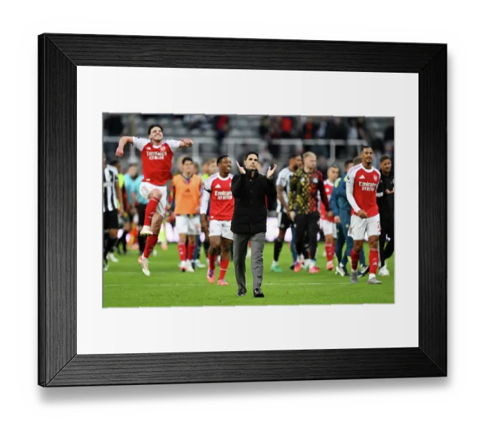 Framed Print : Newcastle United v Arsenal - Premier League