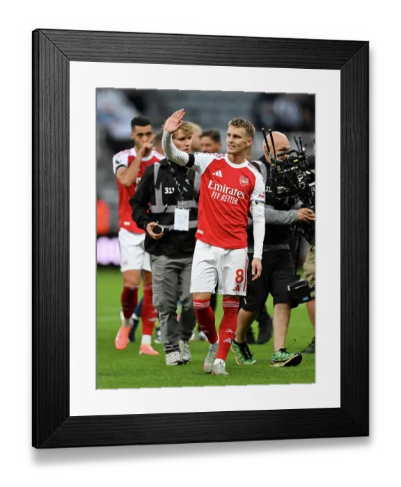 Framed Print : Newcastle United v Arsenal - Premier League Framed Print : Newcastle United v Arsenal - Premier League