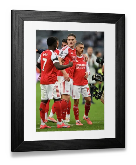Framed Print : Newcastle United v Arsenal - Premier League Framed Print : Newcastle United v Arsenal - Premier League