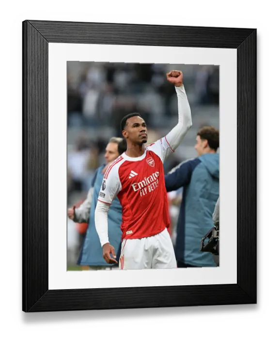 Framed Print : Newcastle United v Arsenal - Premier League