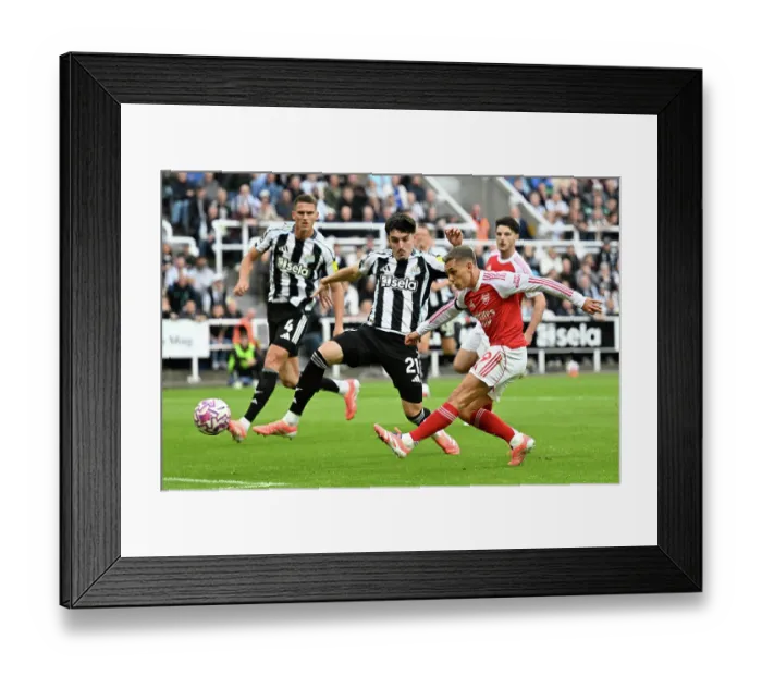 Framed Print : Newcastle United v Arsenal - Premier League