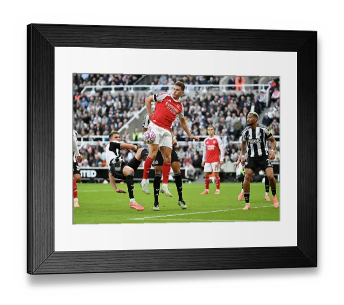 Framed Print : Newcastle United v Arsenal - Premier League
