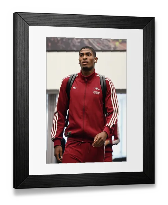 Framed Print : Newcastle United v Arsenal - Premier League