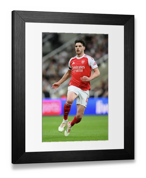 Framed Print : Newcastle United v Arsenal - Premier League