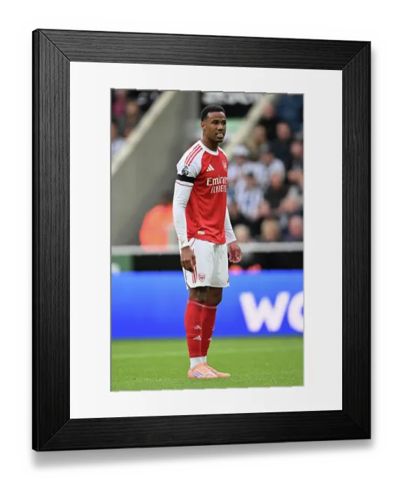 Framed Print : Newcastle United v Arsenal - Premier League