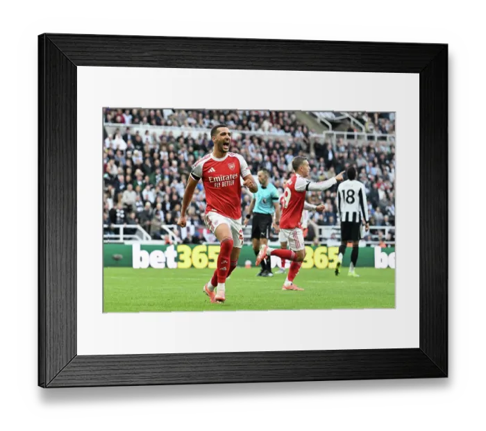 Framed Print : Newcastle United v Arsenal - Premier League