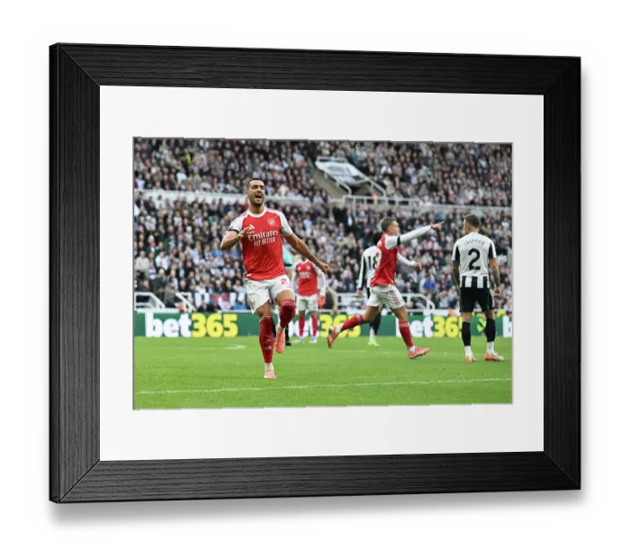 Framed Print : Newcastle United v Arsenal - Premier League