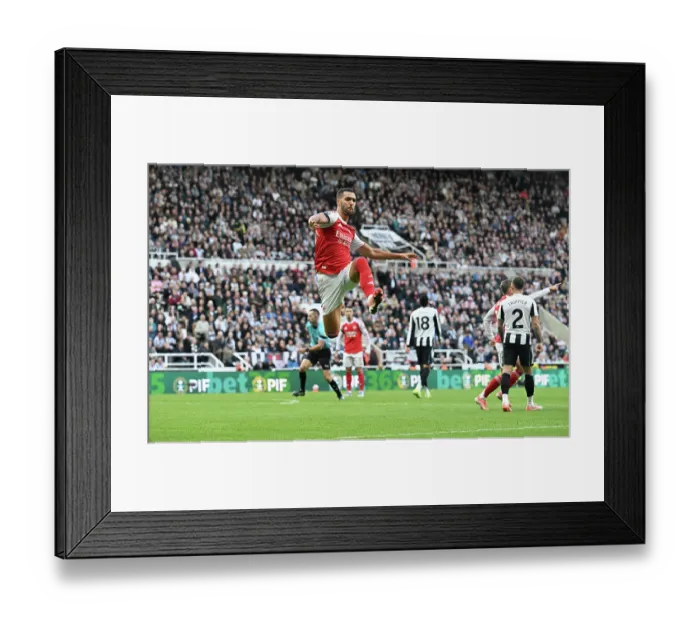 Framed Print : Newcastle United v Arsenal - Premier League
