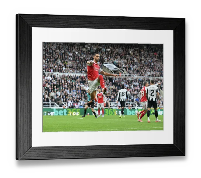 Framed Print : Newcastle United v Arsenal - Premier League