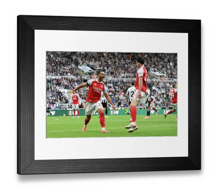 Framed Print : Newcastle United v Arsenal - Premier League