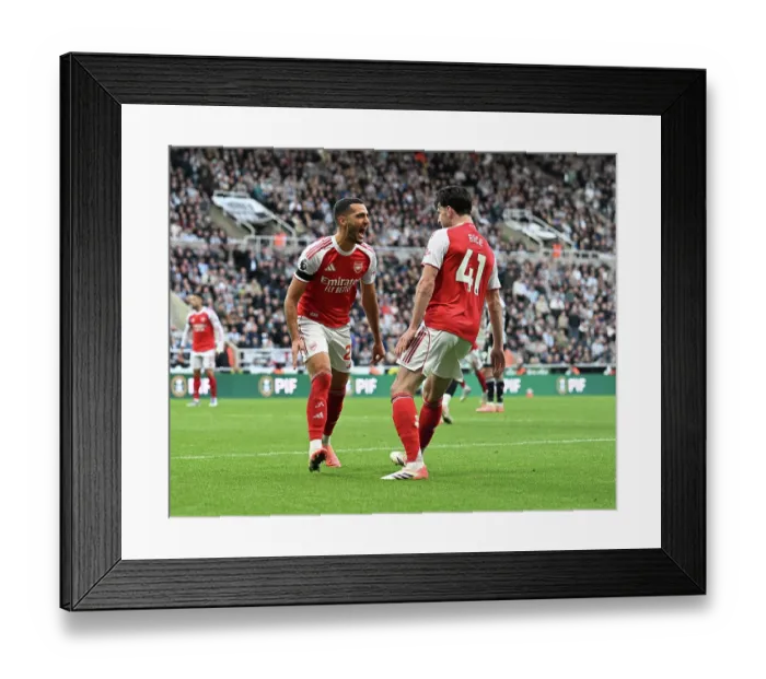 Framed Print : Newcastle United v Arsenal - Premier League