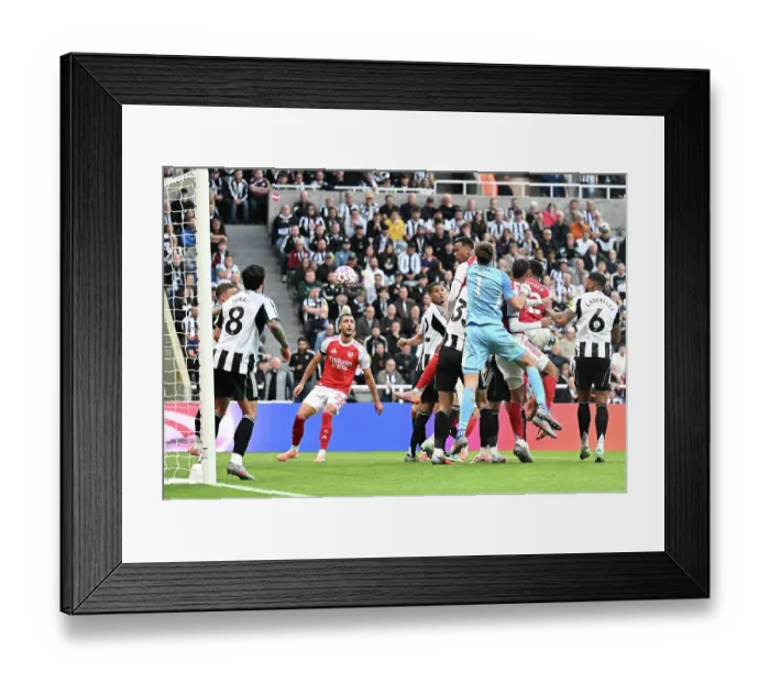 Framed Print : Newcastle United v Arsenal - Premier League