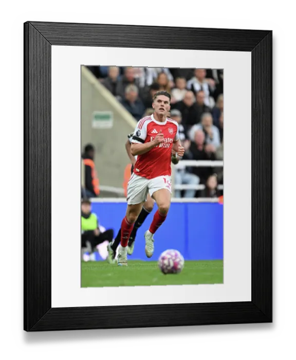 Framed Print : Newcastle United v Arsenal - Premier League