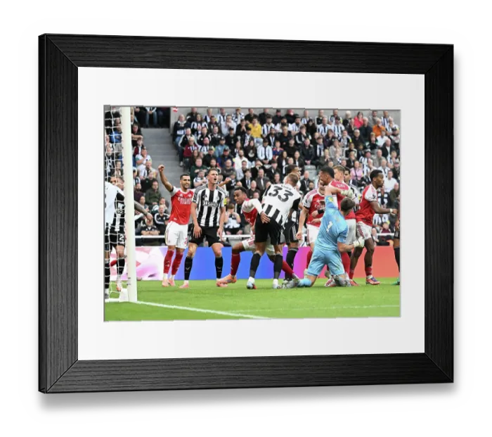 Framed Print : Newcastle United v Arsenal - Premier League