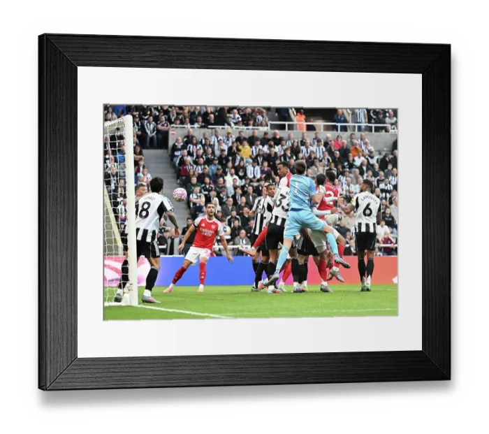 Framed Print : Newcastle United v Arsenal - Premier League Framed Print : Newcastle United v Arsenal - Premier League