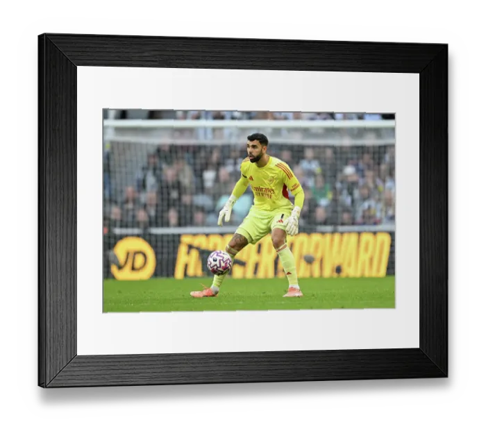 Framed Print : Newcastle United v Arsenal - Premier League