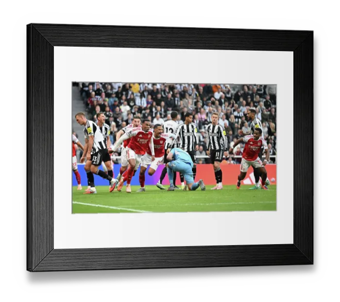 Framed Print : Newcastle United v Arsenal - Premier League
