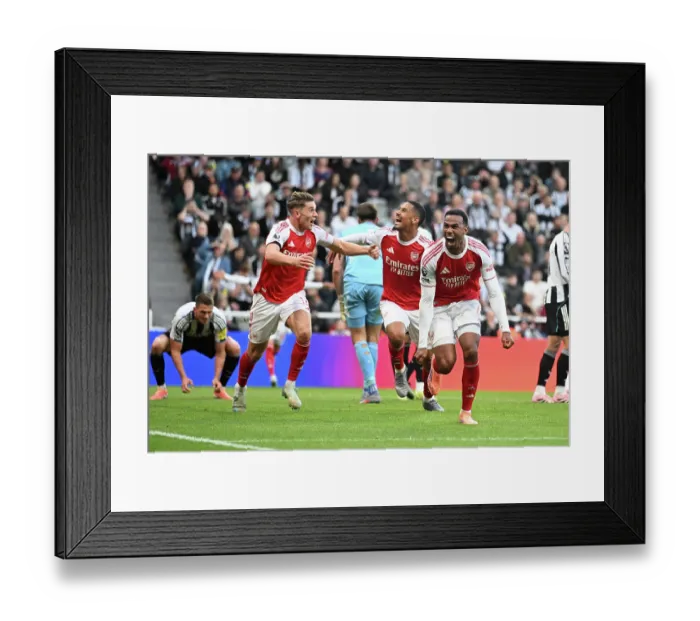Framed Print : Newcastle United v Arsenal - Premier League