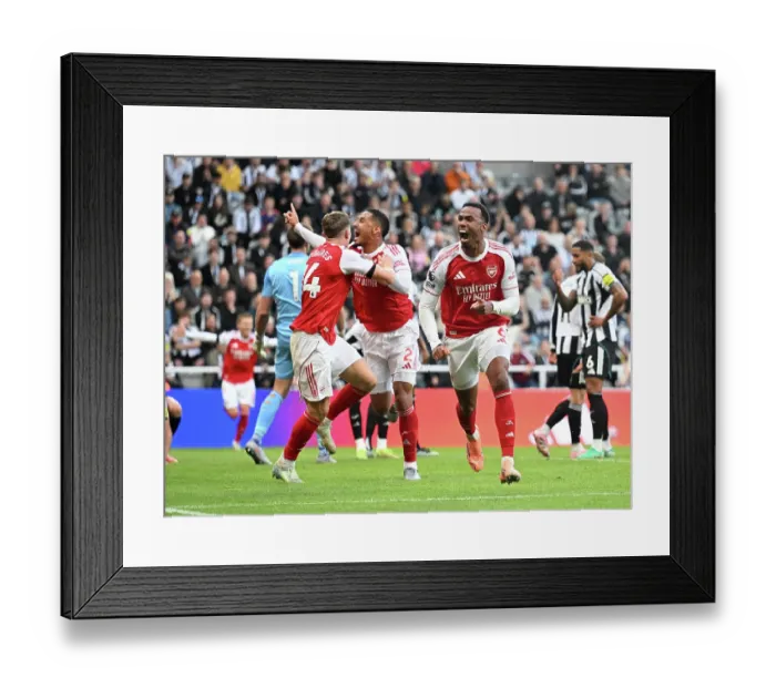 Framed Print : Newcastle United v Arsenal - Premier League